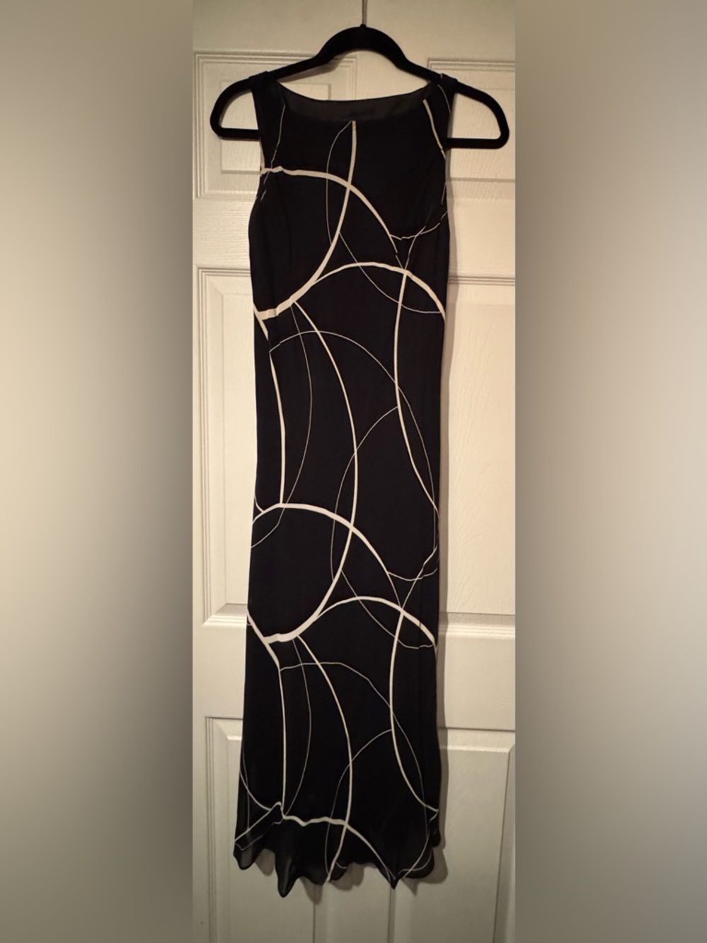 Jones New York Sz 10 Black Maxi Dress with Cream Abstract Line Print w/ lining